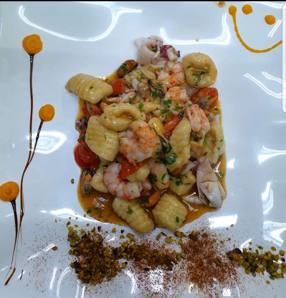 pasta fresca con gamberetti e pomodorini