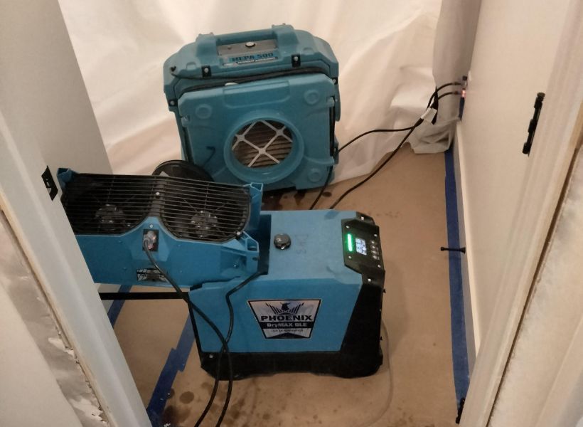 air scrubber and air movers 