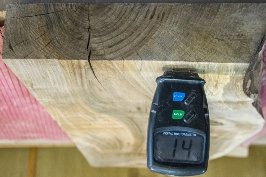 Thermal imaging camera detecting hidden moisture in walls