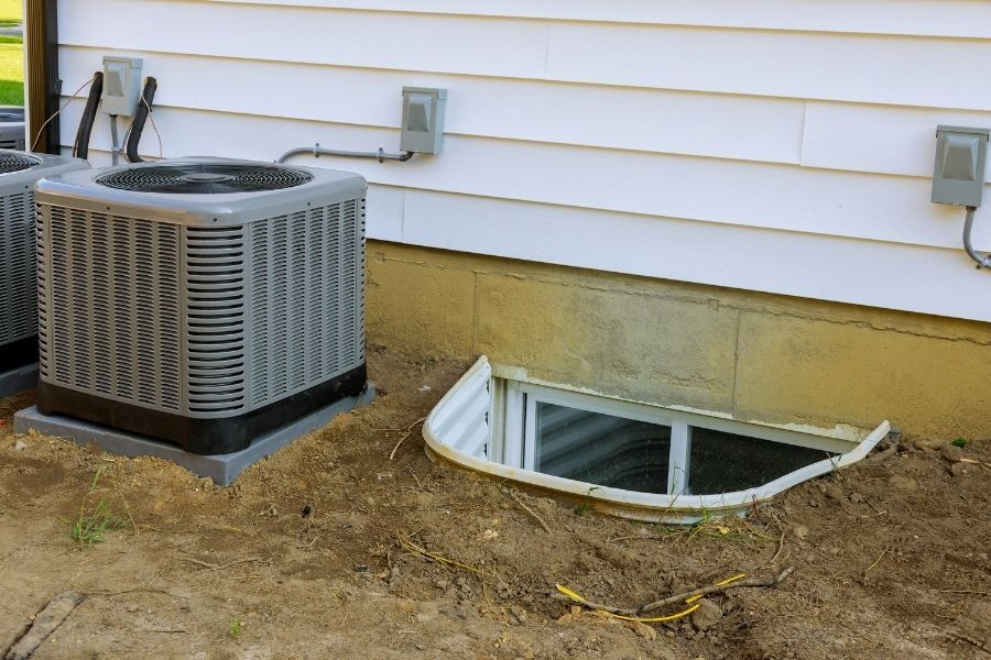 Protective window well cover preventing snow and water accumulation