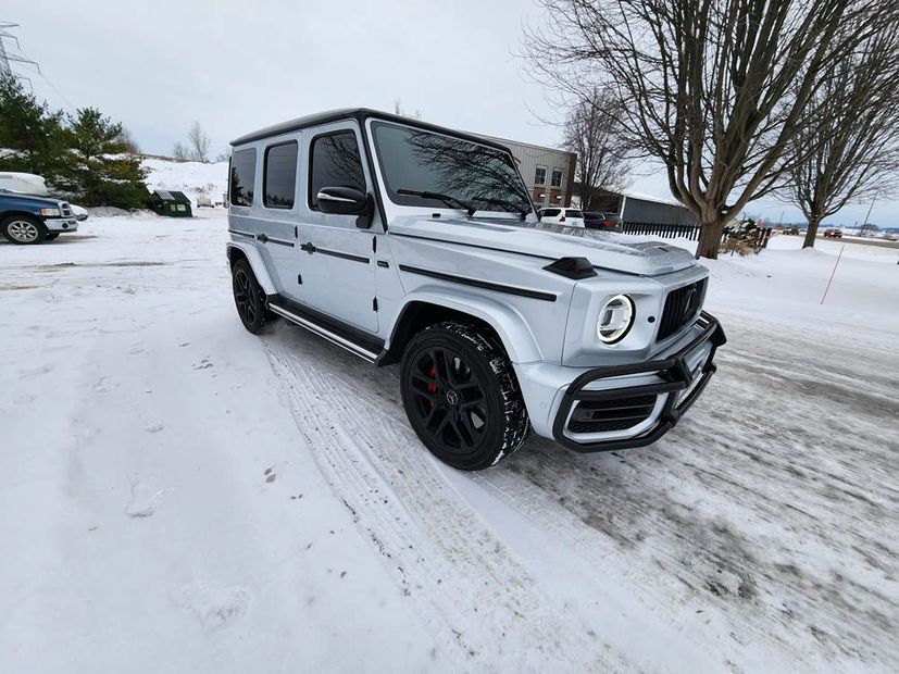 Silver Mercedes G 63 AMG we wrapped the roof Satin Black