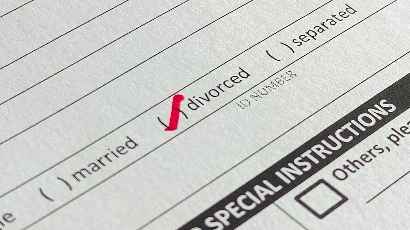 A form with “divorced” checked in red, next to “married” and “separated” options.