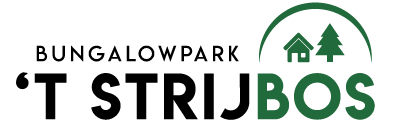 Logo voor Bungalowpark 't Strijbos, met tekst en een groen icoontje van een huis en een boom.