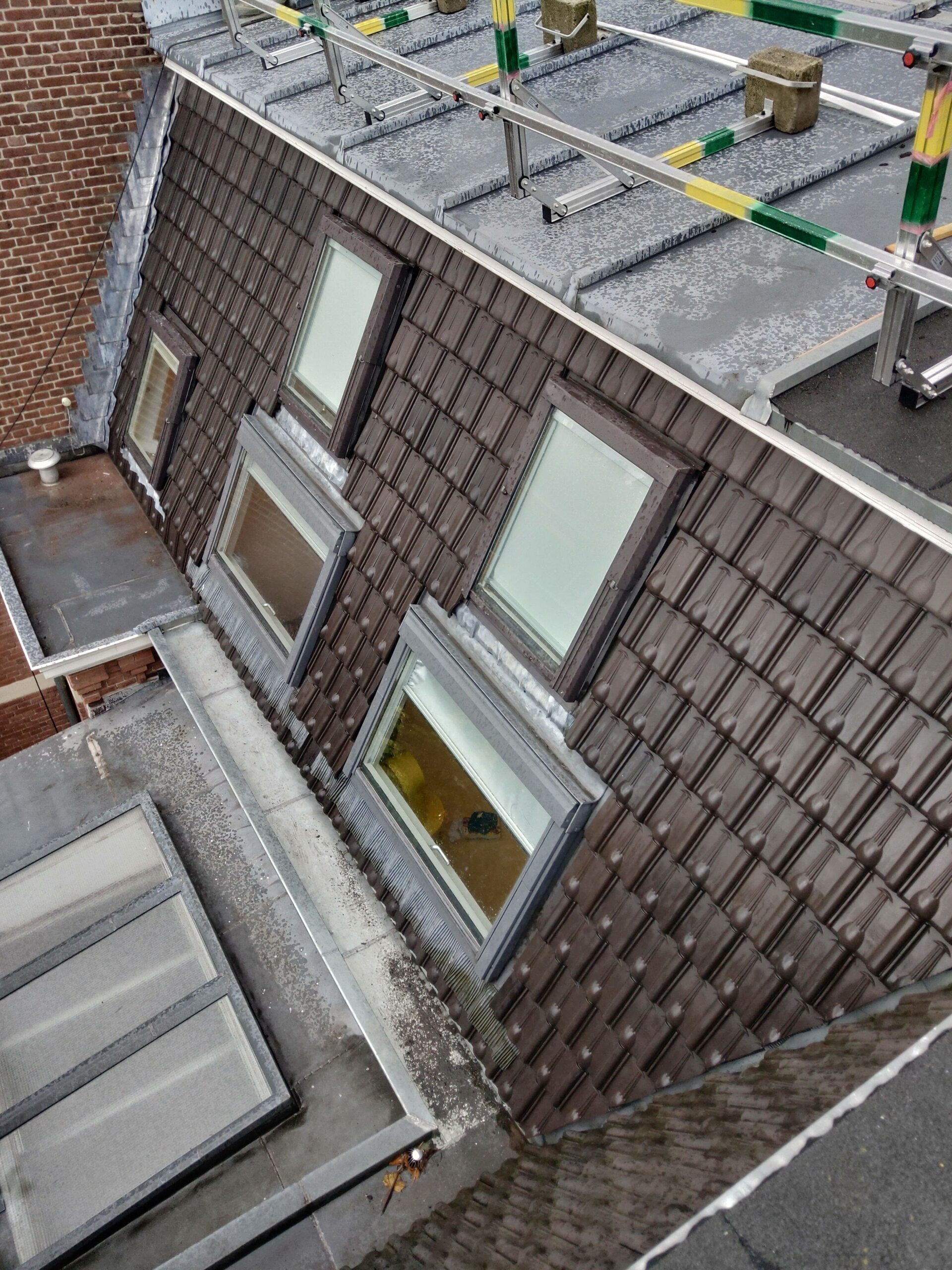 Wat kost een dakdekker per m2 Tarieven / kosten [tips] dakdekkers
