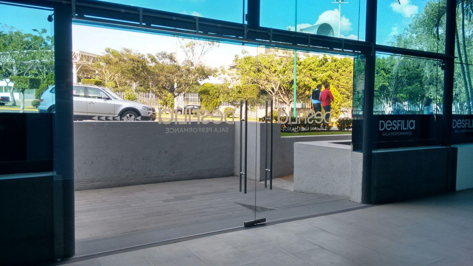Automatización de Accesos Masters -PUERTA DE CRISTAL Automatización de Accesos Masters -PUERTA DE CRISTAL