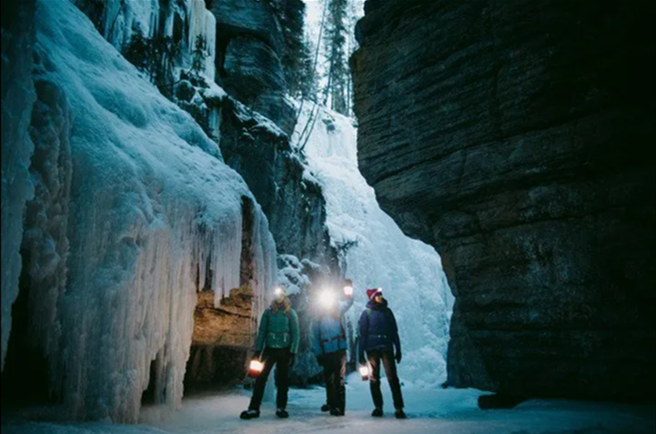 MALIGNE CANYON ICEWALKS