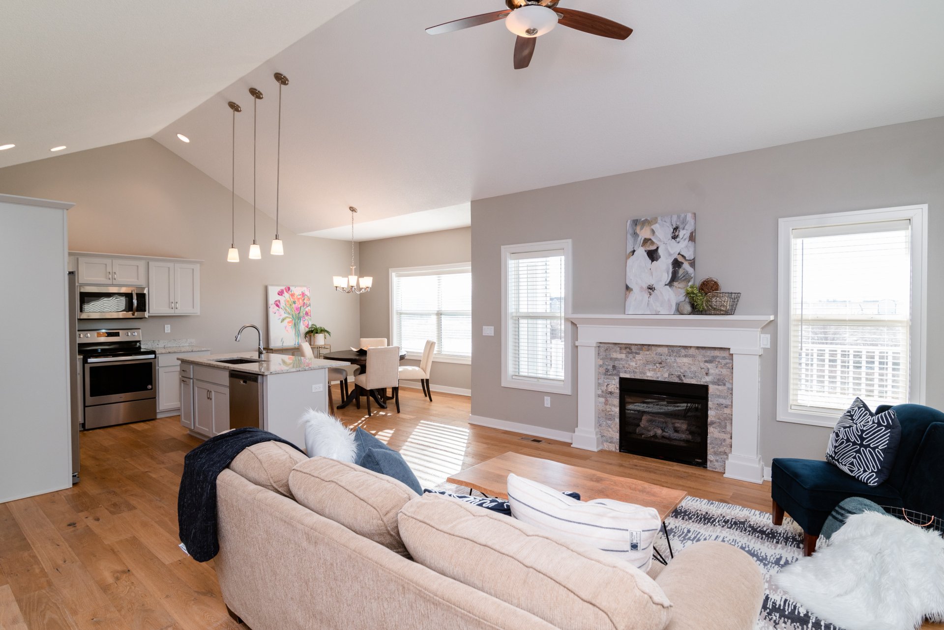 PENDING 487 Bella Vista Ct, Huxley IA