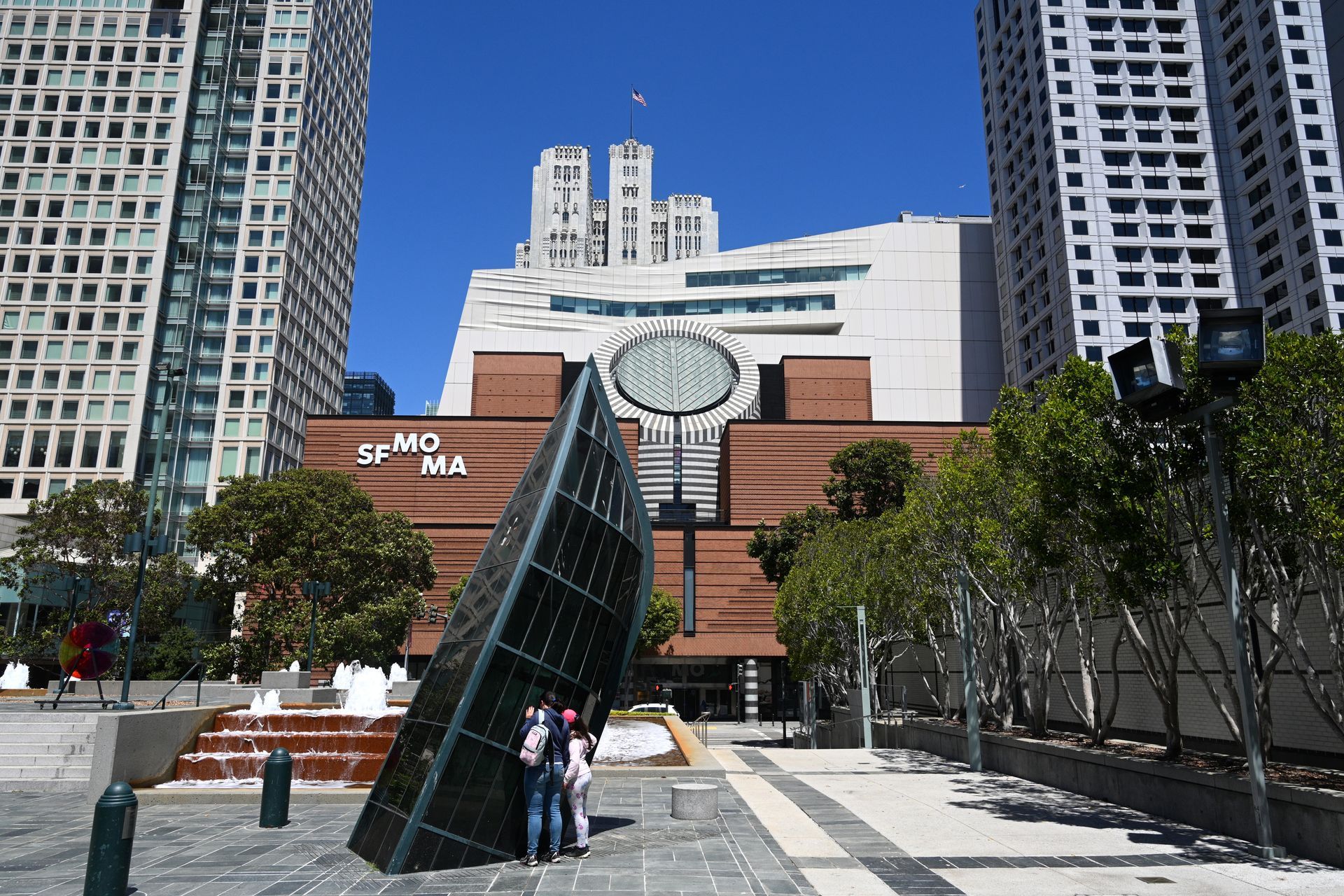 A group of people standing in front of a building that says ' sf md ' on it
