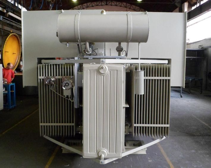 Special execution oil transformer with radiator casing