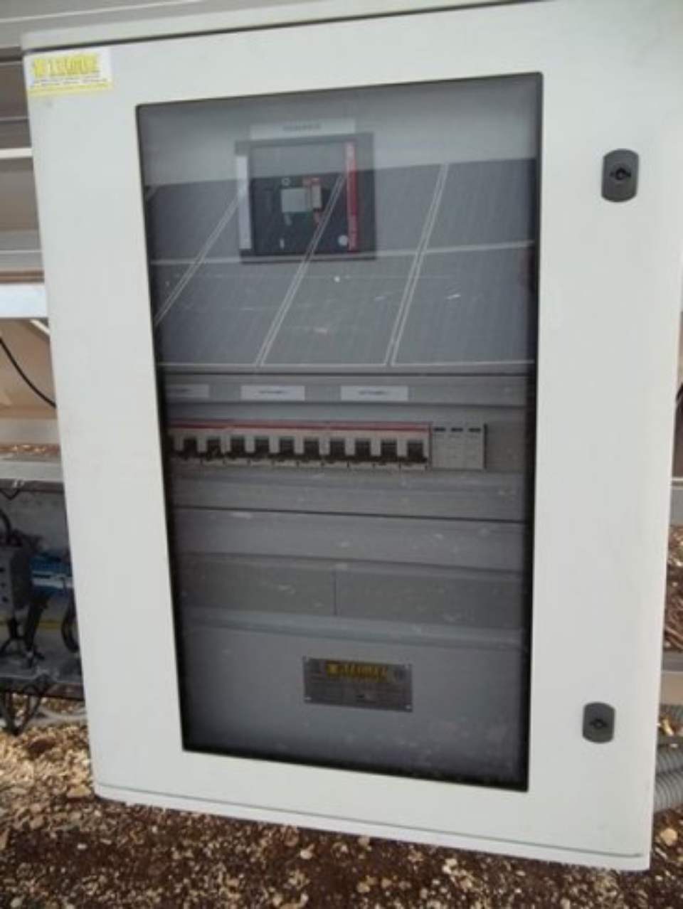 Quadro elettrico con copertura trasparente