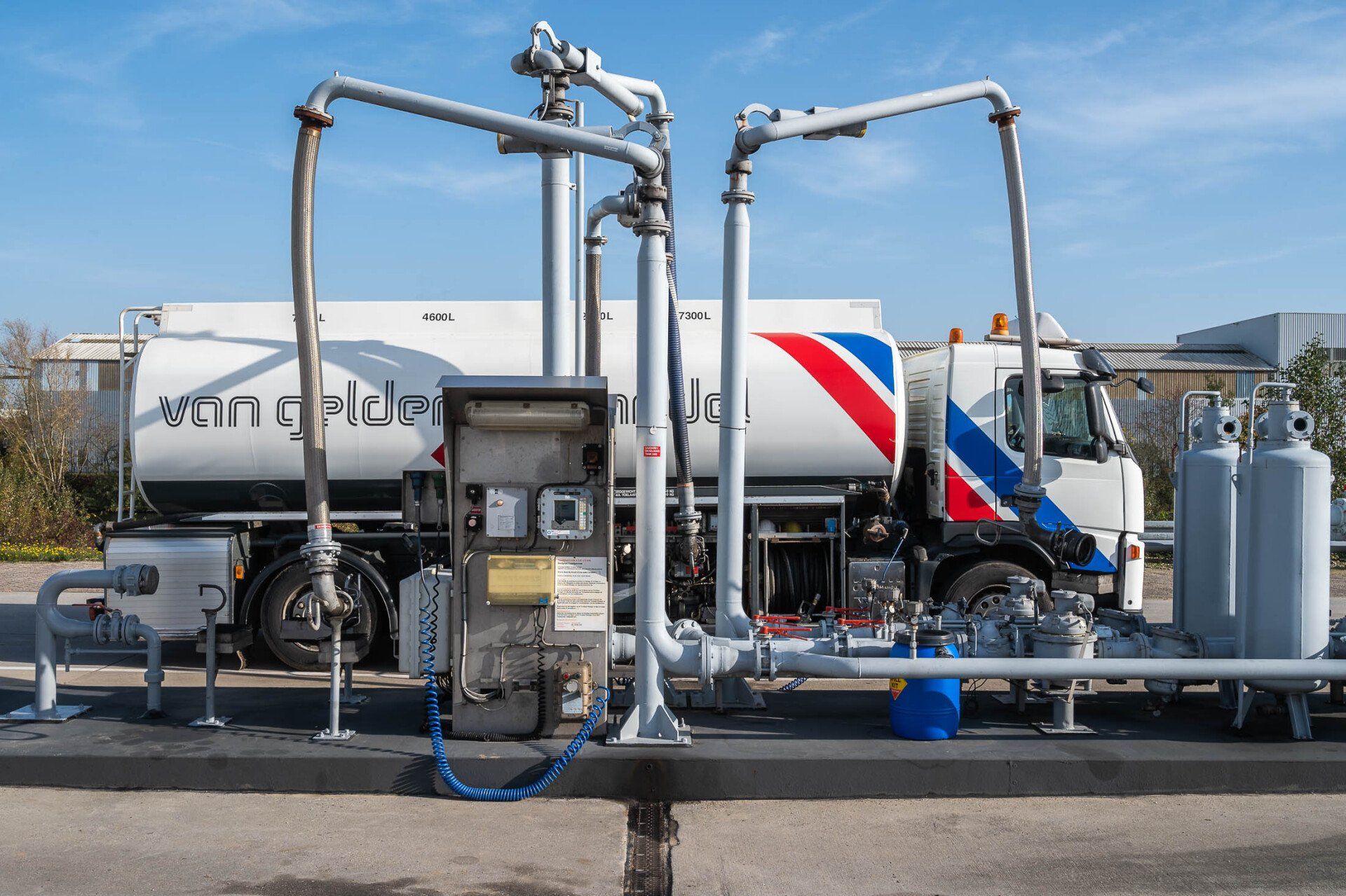 Een tankwagen met het woord 'winnen' erop