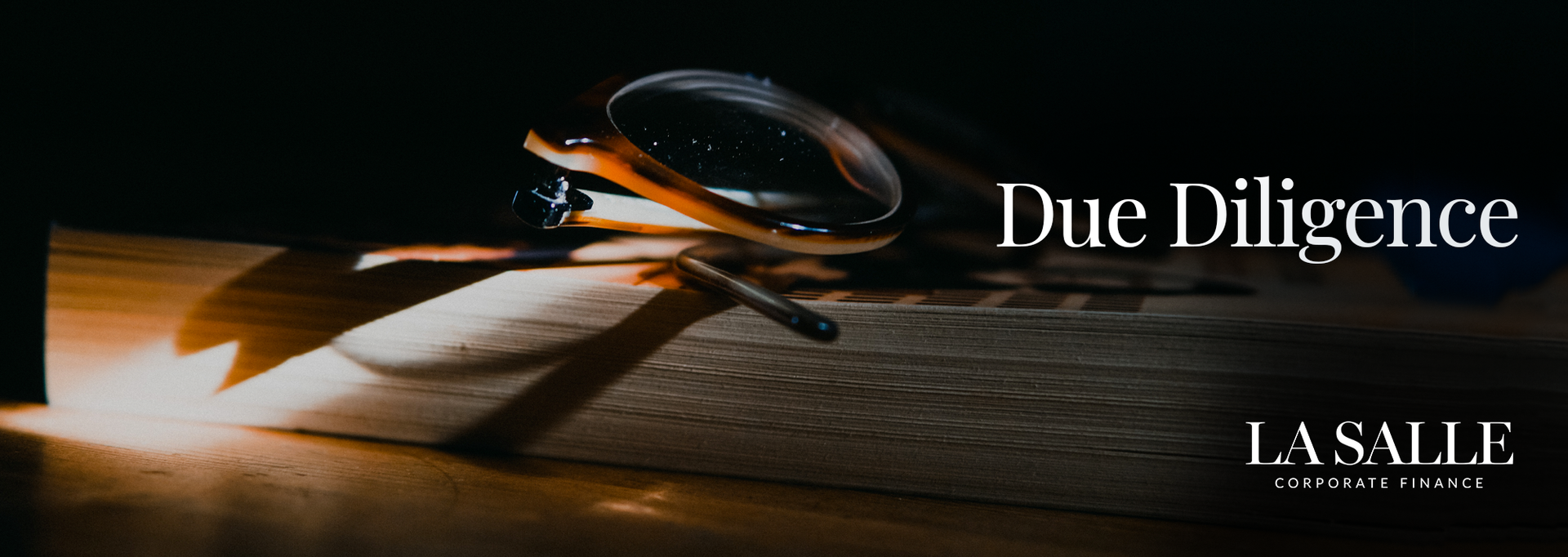Magnifying glass over papers with “Duc Diligence” text and La Salle logo on a dark background