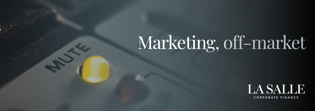 Close-up of a studio console with a yellow knob and the words “Marketing, off-markt” and “LASALLE” overlayed