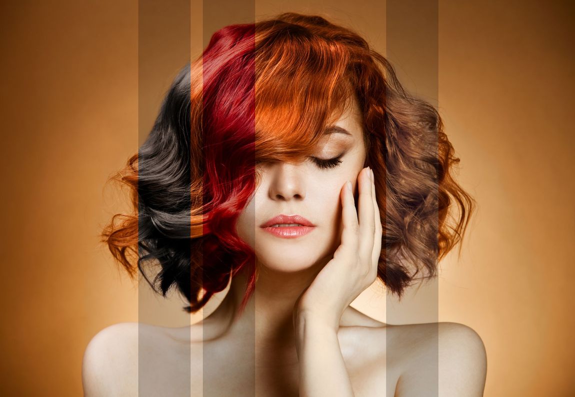 Una donna con diverse tonalità di capelli si copre il viso con la mano.