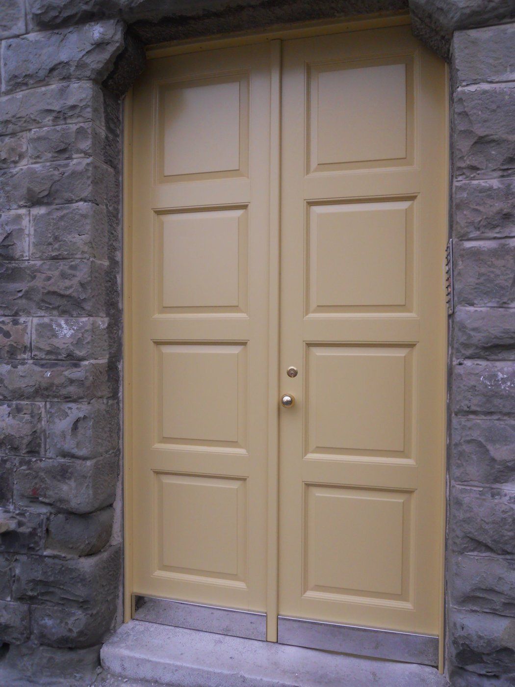 porta ristrutturata