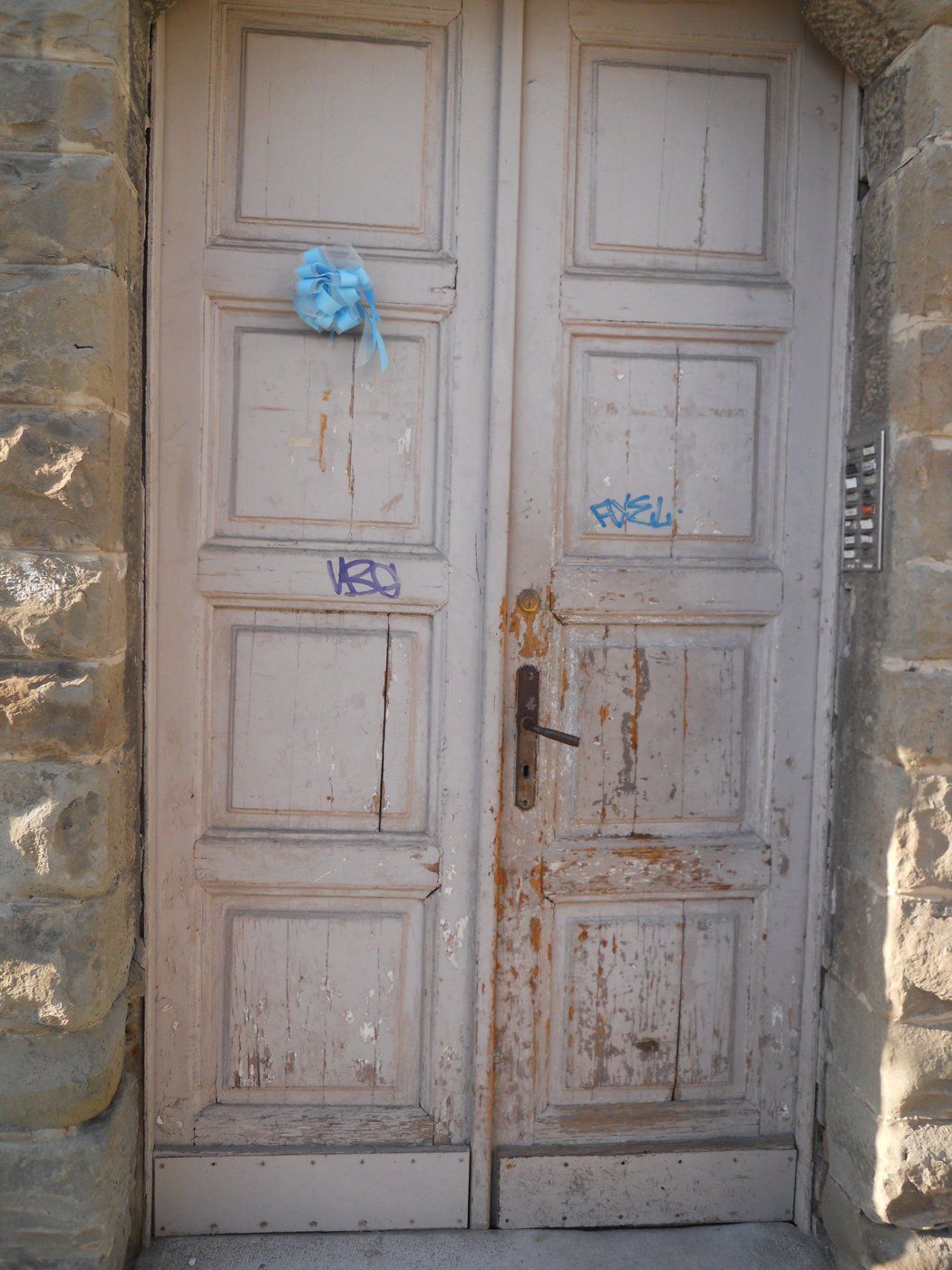 porta rovinata