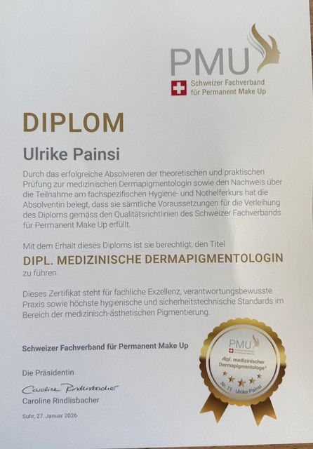 Urkunde mit PMU-Logo, goldenem Siegel und Text für Dr. Ulrike Painsi auf weißem Hintergrund