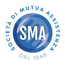 Logo SMA: un cerchio blu con le lettere SMA in bianco, circondato da