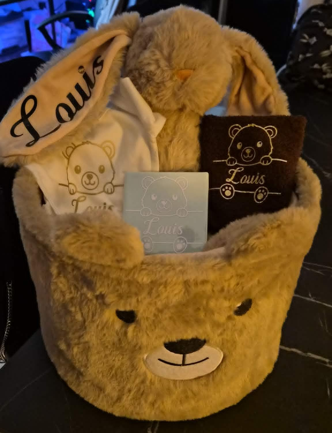 luxe babymand met gepersonaliseerde producten