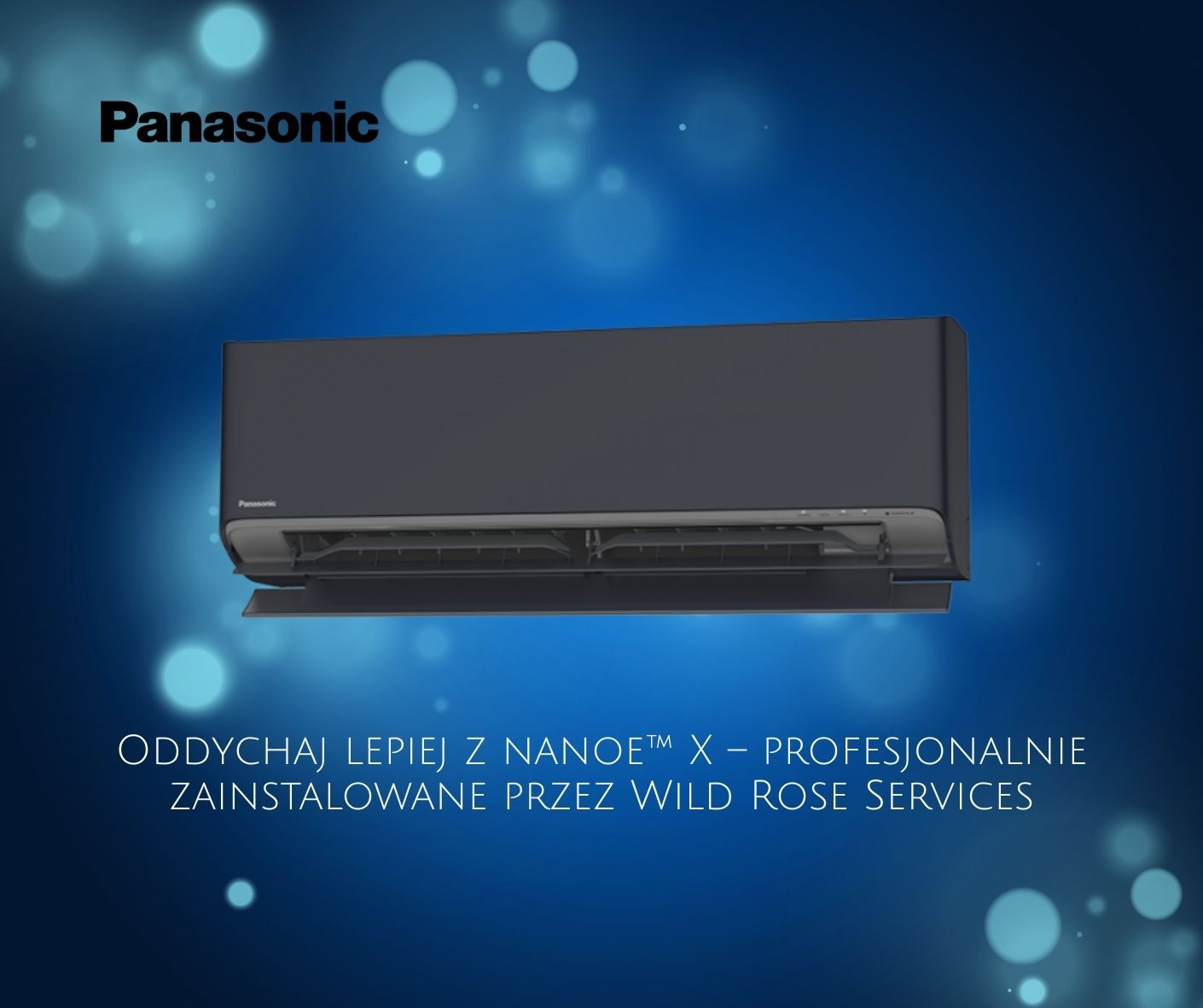 Zdjęcie klimatyzatora Panasonic na niebieskim tle