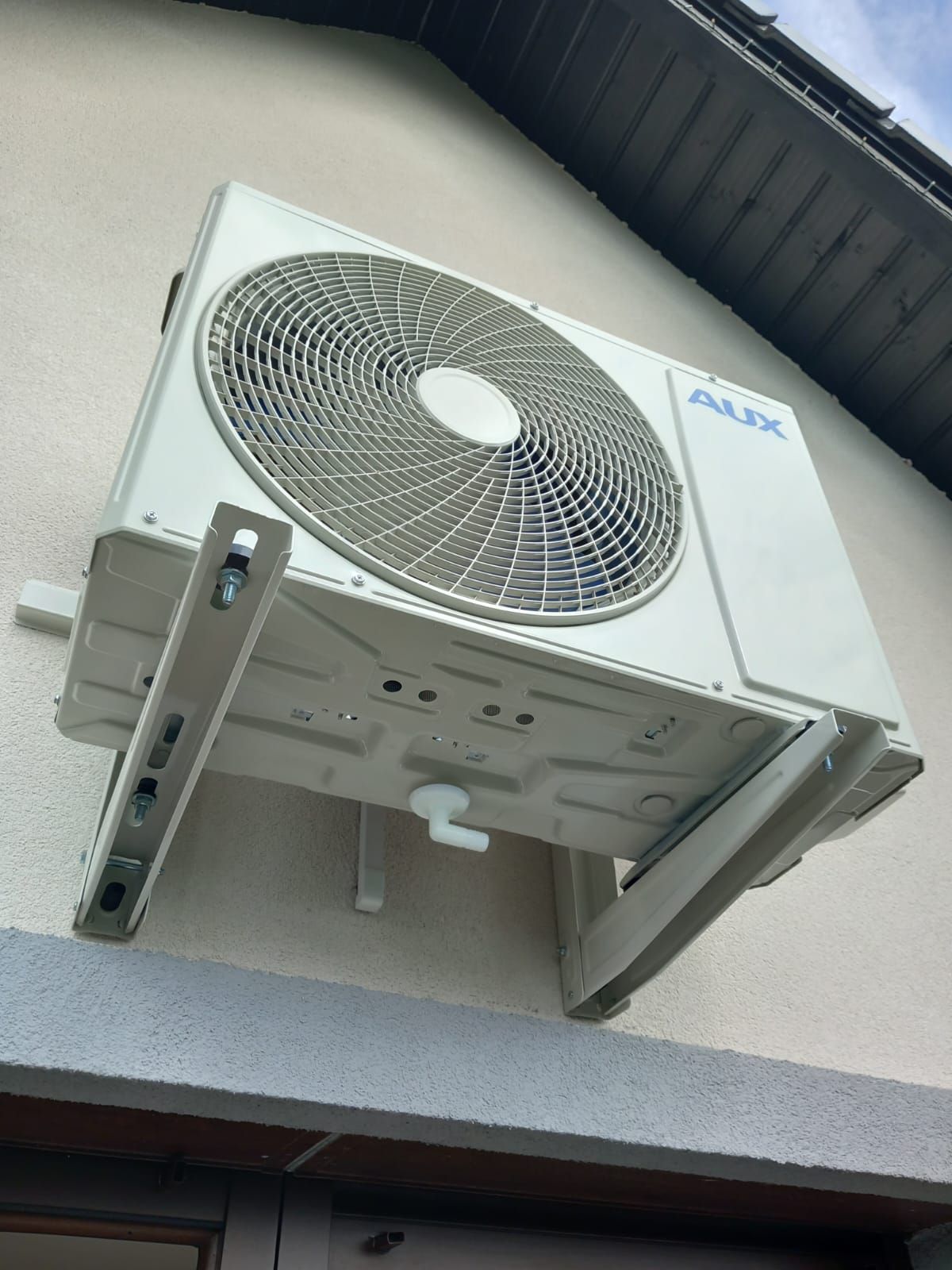 Jednostka zewnętrzna klimatyzacji Halo Deluxe AUX 3,5 kW – montaż w Nadolicach Wielkich