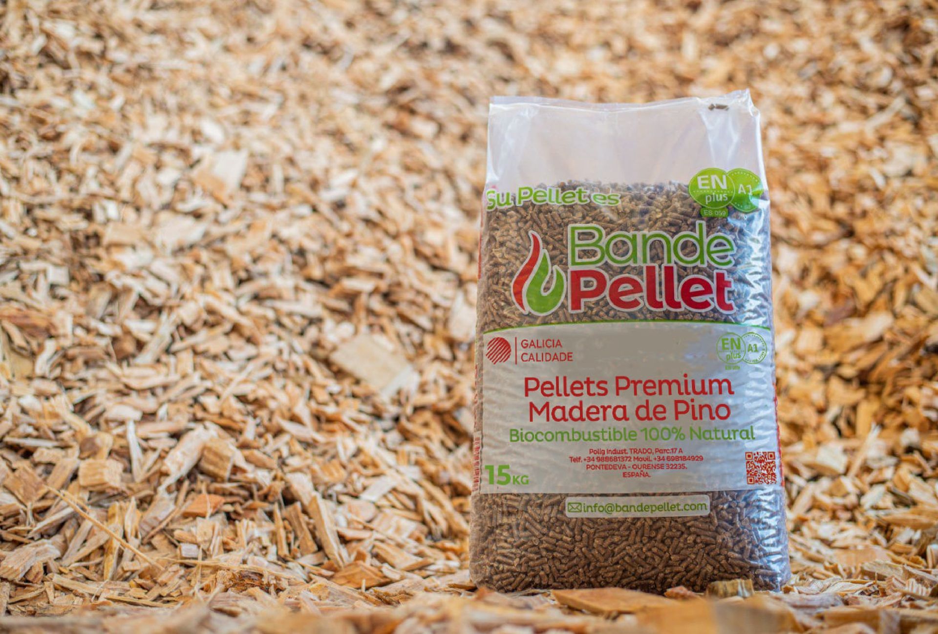 Sacos de pellets Bandepellet con sello Galicia Calidade, producida en Galicia