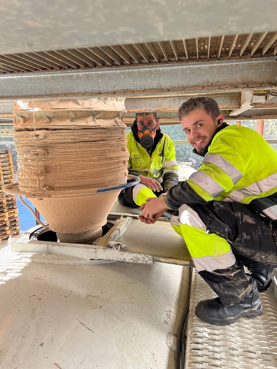 Equipo de trabajadores en la fabrica BandePellet