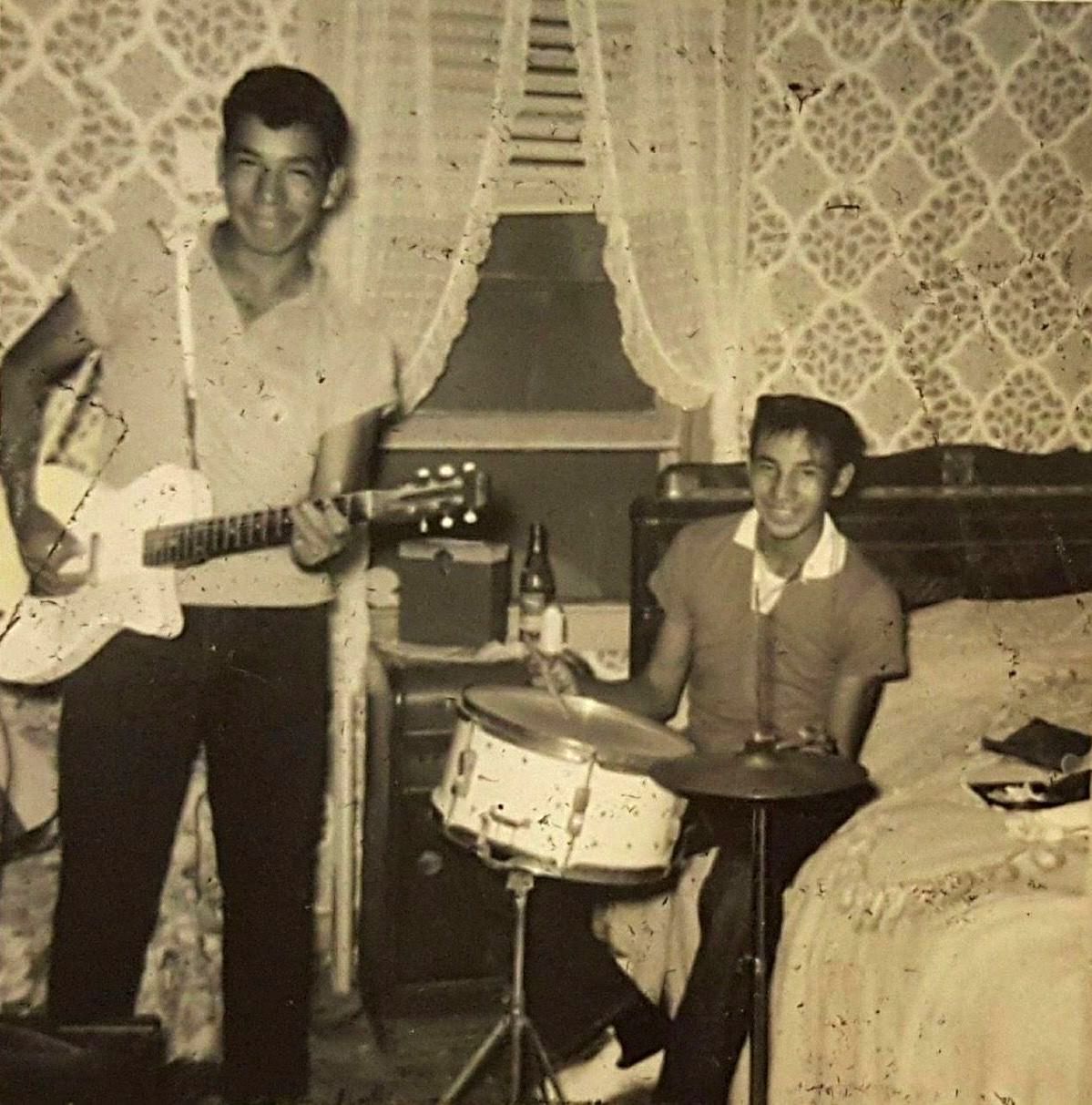 Bobby Bearpaw played guitar and Leon Bearpaw played drums, but itnthis picture they’ve traded instruments.