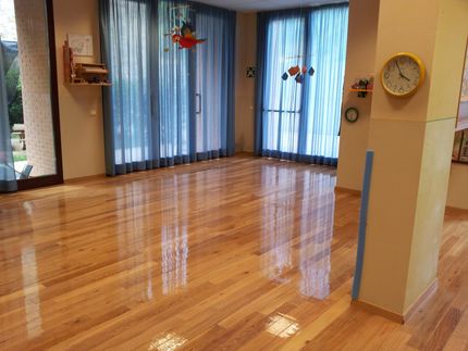 Trattamento di superfici in parquet