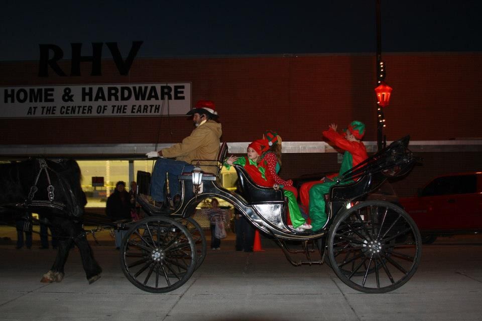 horse drawn carriage in christmas parade