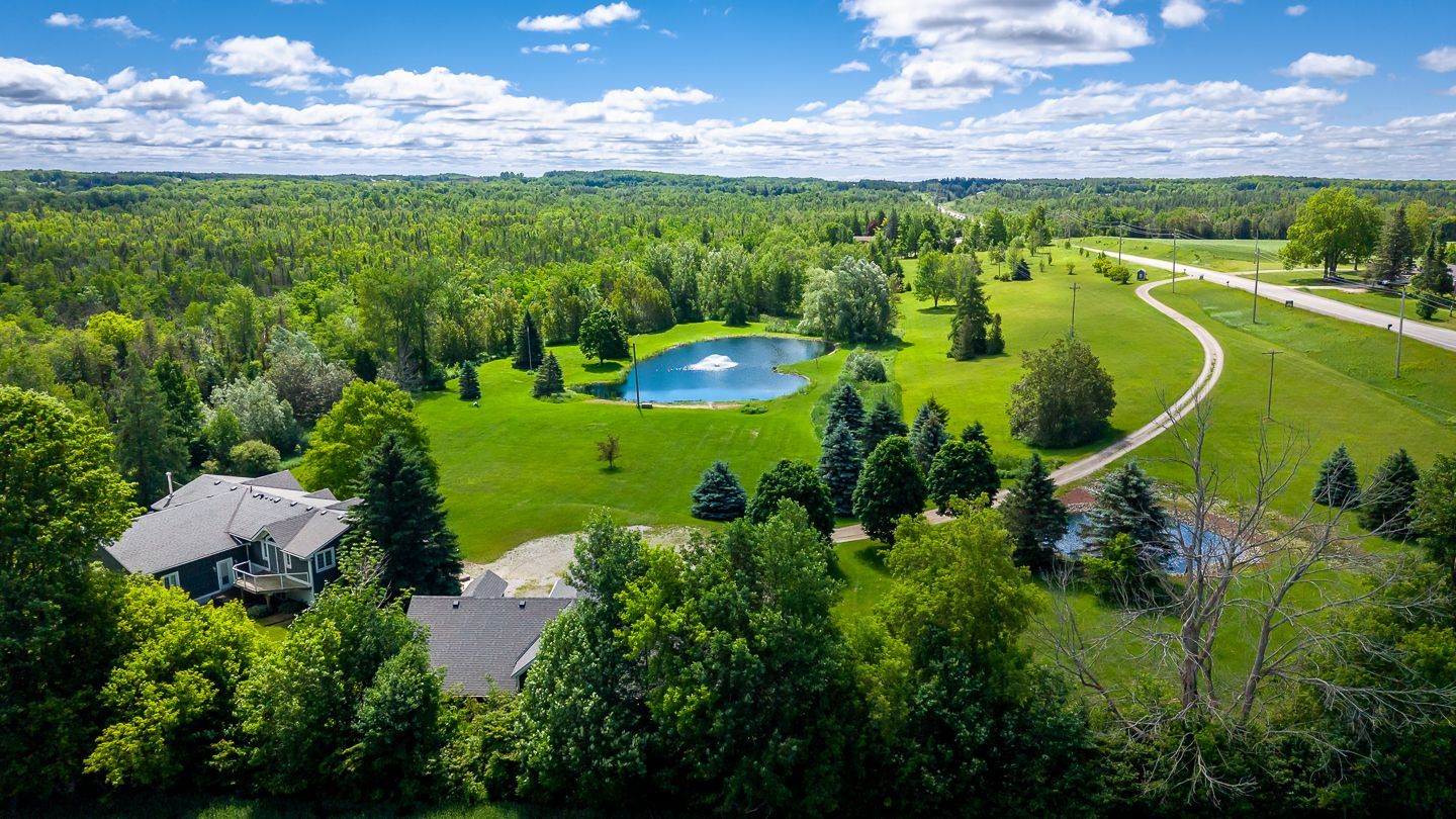 5169 Wellington Road, a country property near Milton, Ontario
