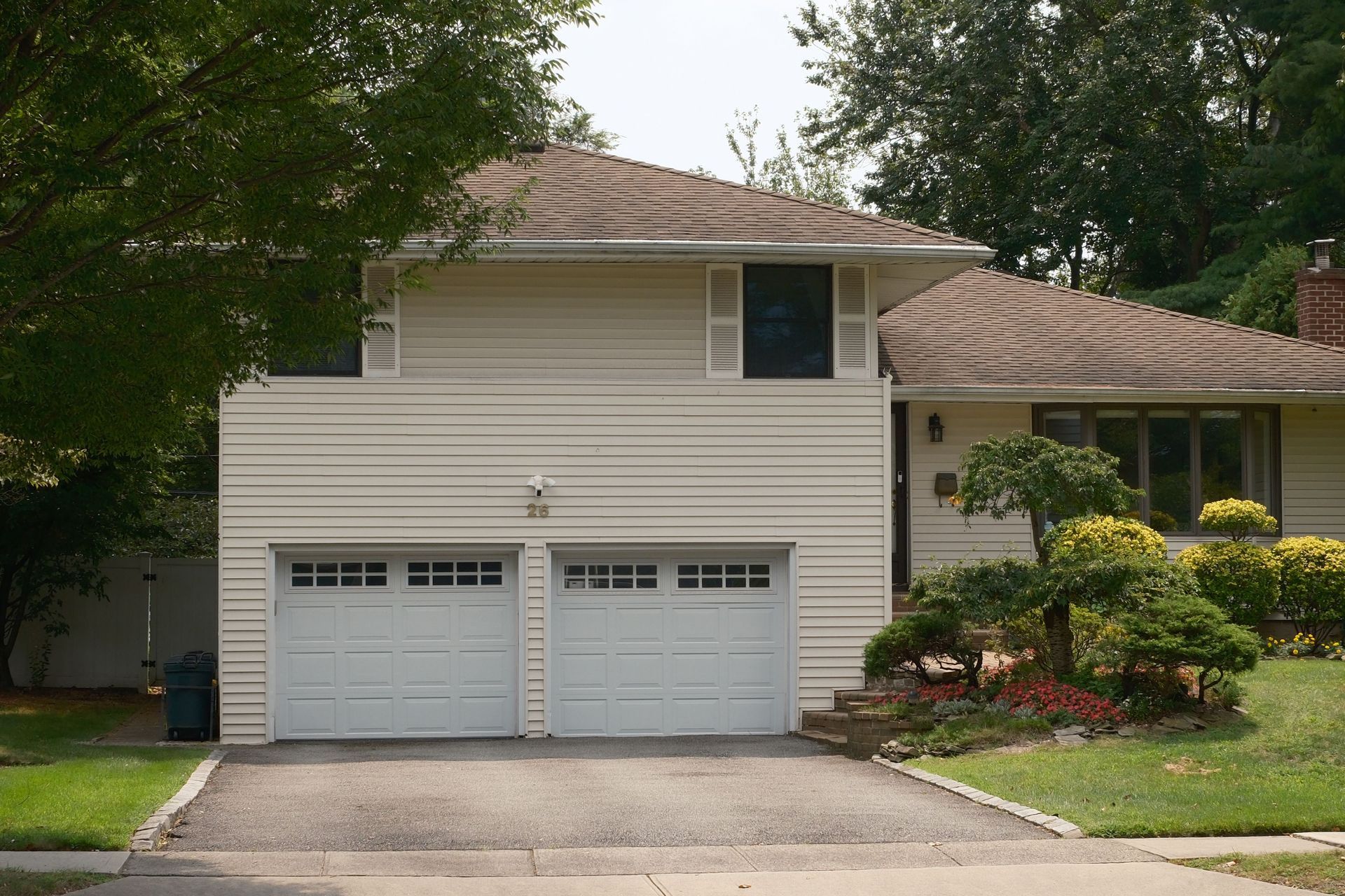 Double car garage detached homes on a quiet crescent in the Coates neighbourhood of Milton, Ontario