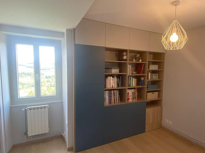 cuisine-decor-bois-facade-bleu-mv-habitat-creation