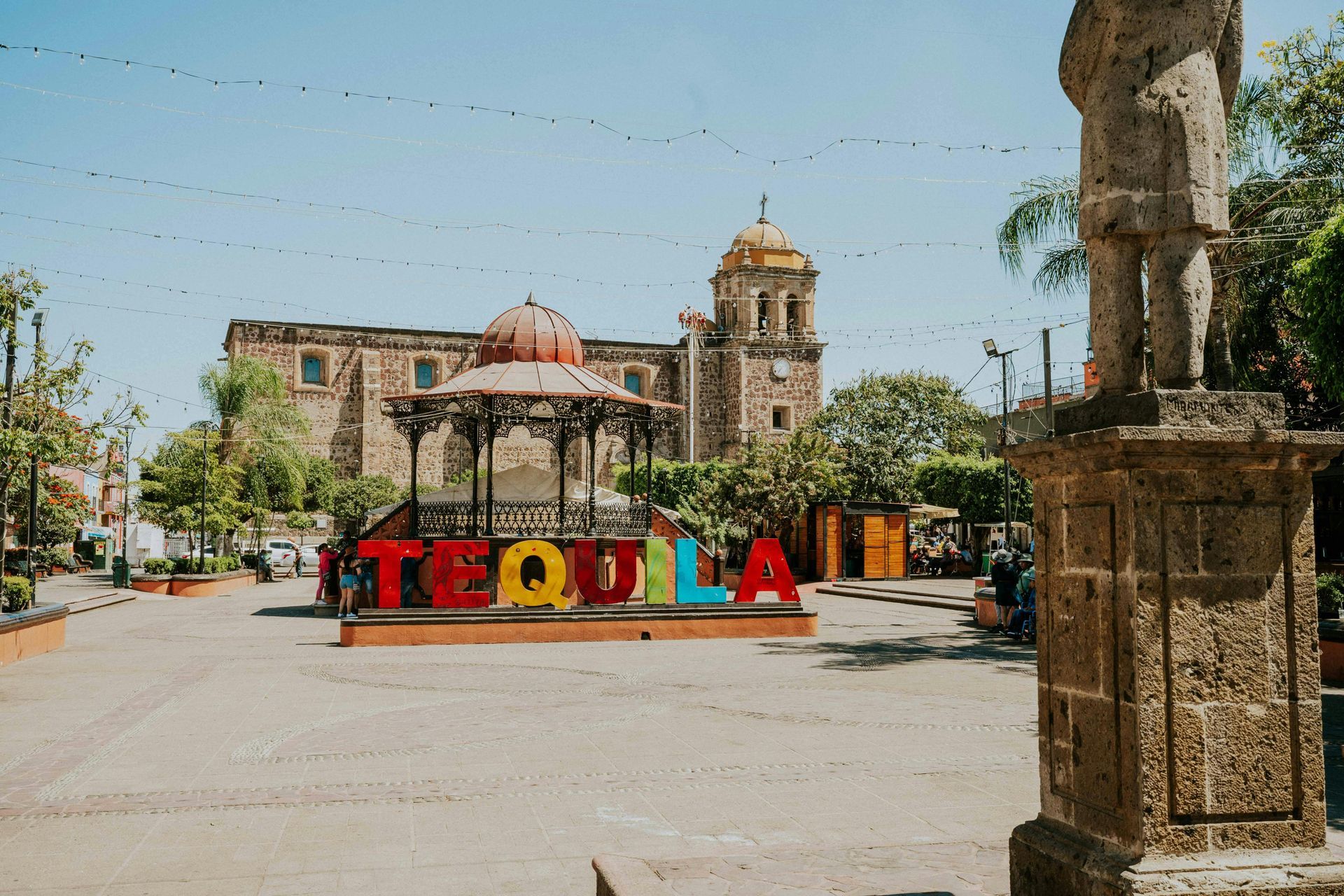 plaza de tequila jalisco con letras