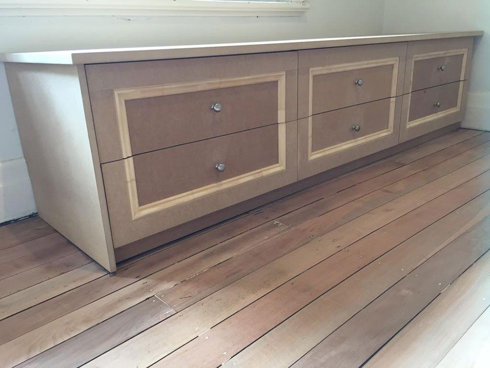 chest of drawers