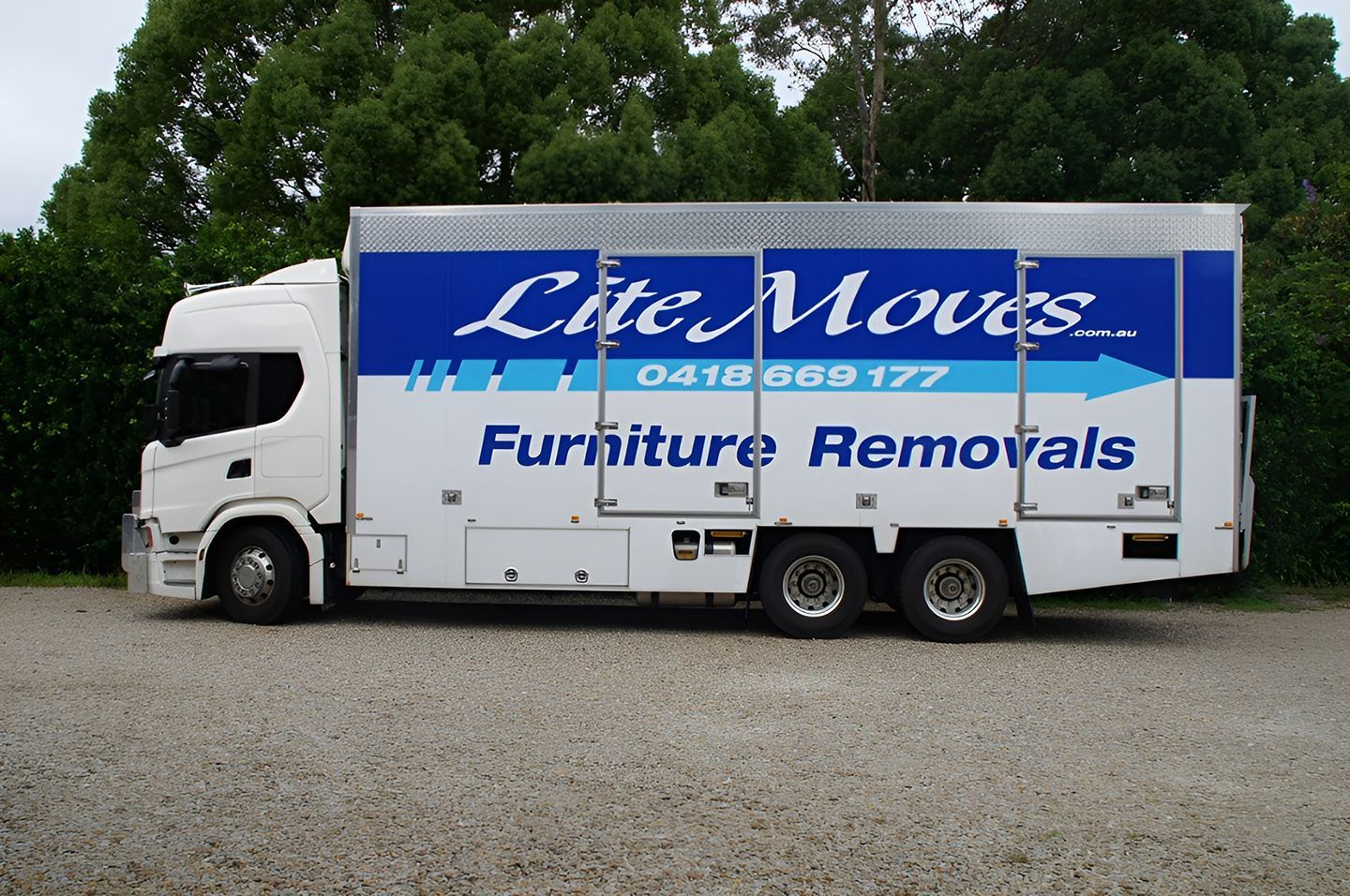 Furniture Removalist Truck For Moving Services