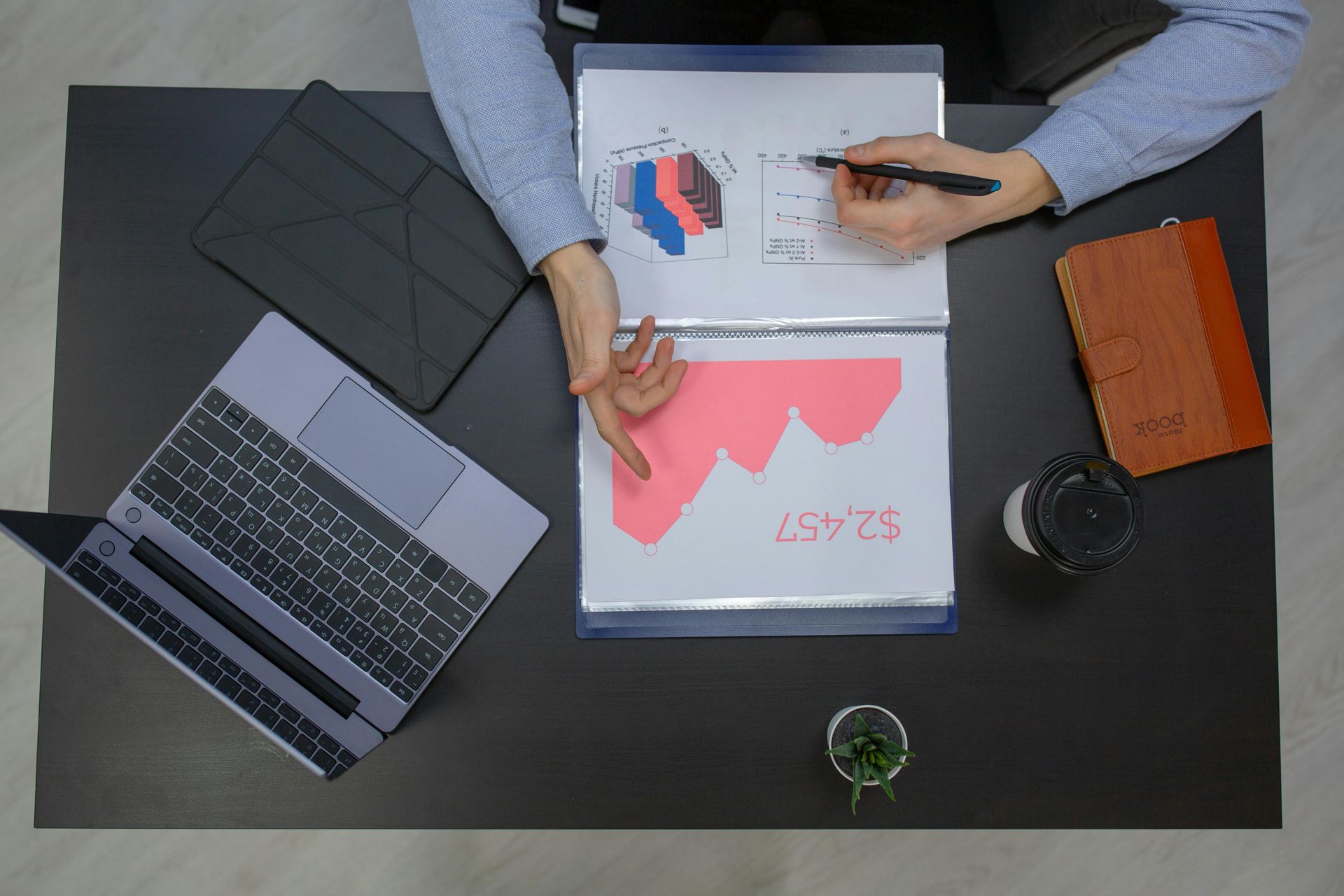 Persona trabajando con agilidad