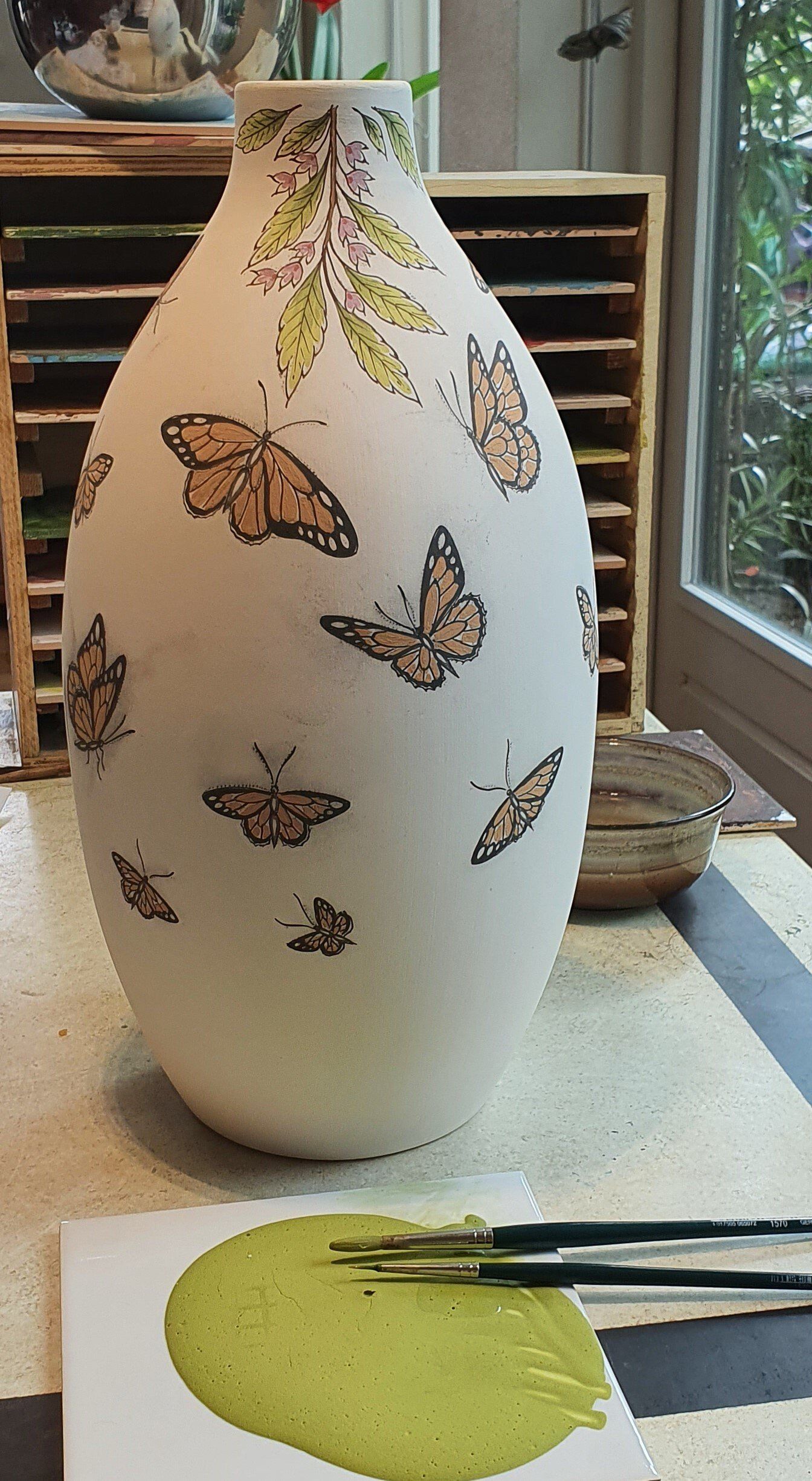 urn met monarchvlinders