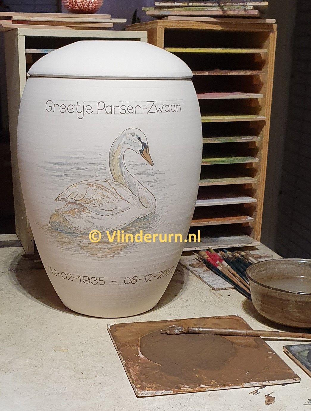 Urn zwaan speciaalopdracht (buitenurn)