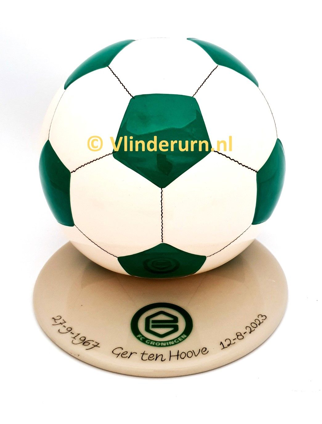 hand beschilderde voetbal urn fc groningen
