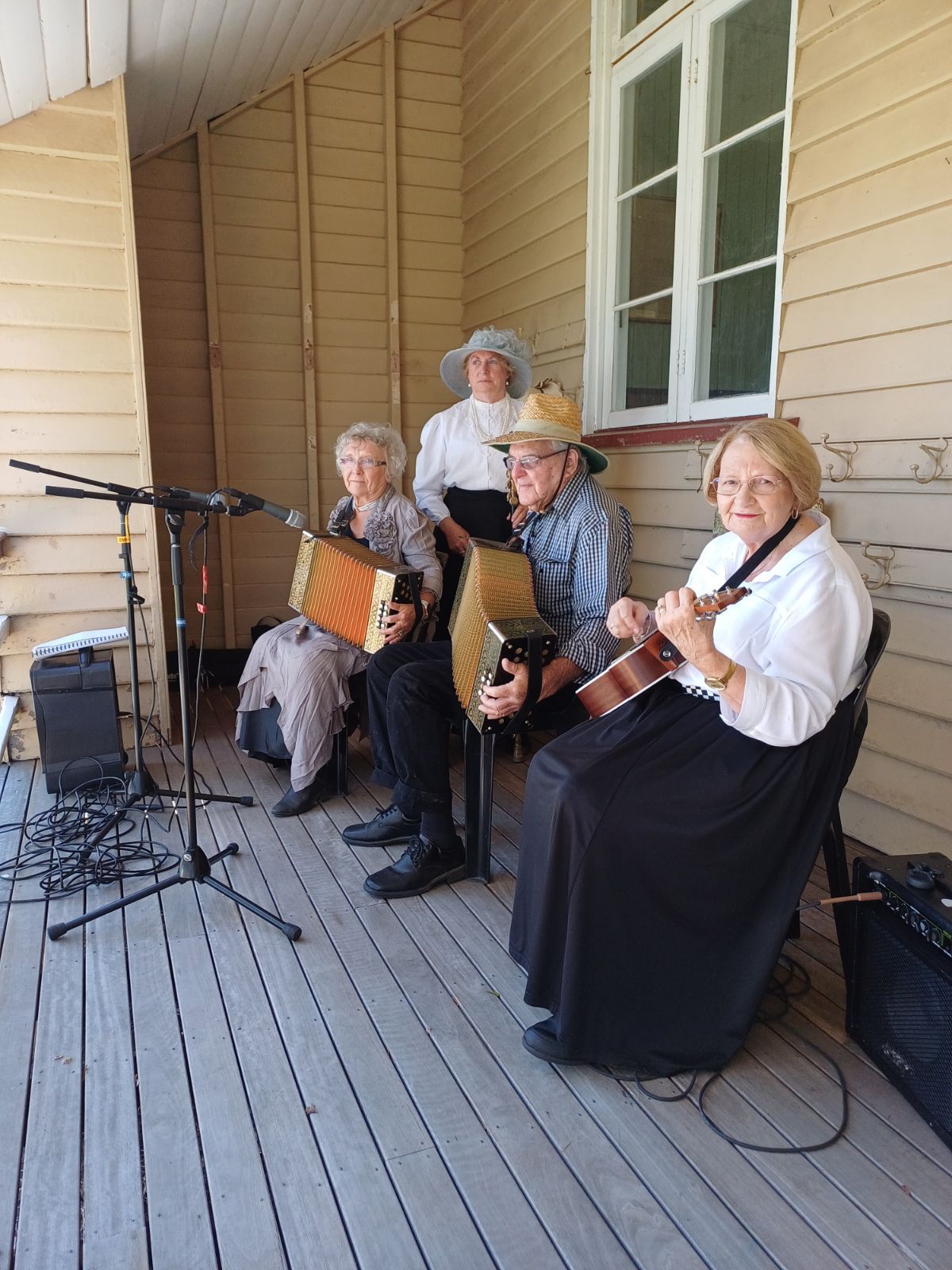 Jondaryan Woolshed_Volunteer_Musicians