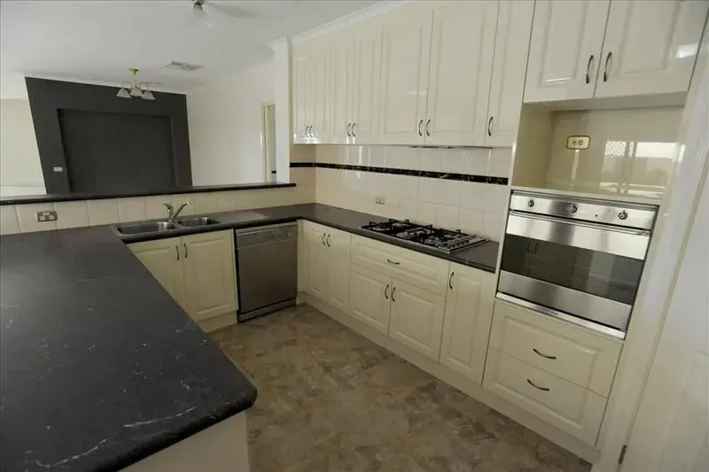 Old U-Shaped Kitchen — Shepparton Vic — Kitchenwise Old U-Shaped Kitchen — Shepparton Vic — Kitchenwise