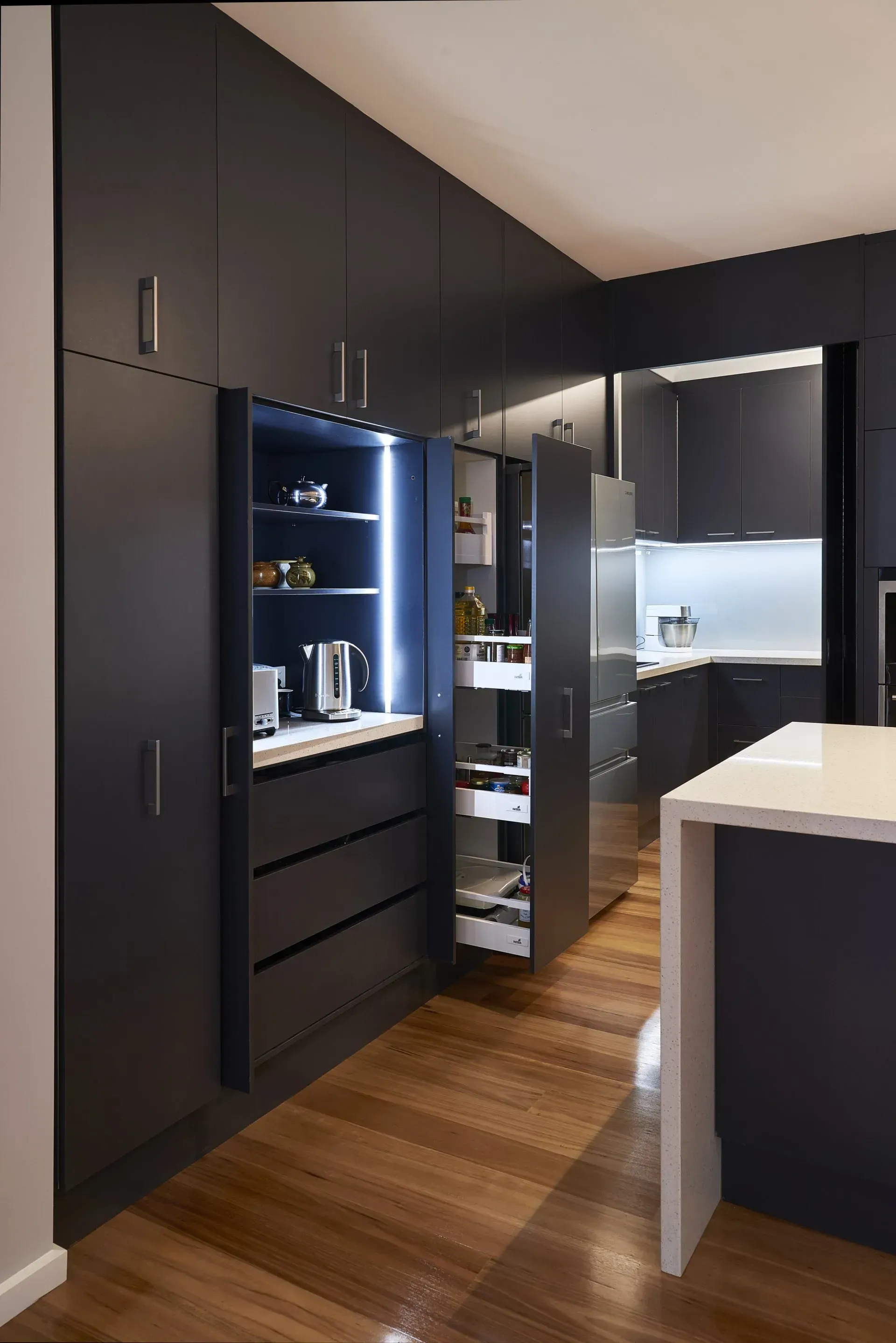 Pull-out Pantry Sits — Shepparton VIC — KitchenWise Pull-out Pantry Sits — Shepparton VIC — KitchenWise