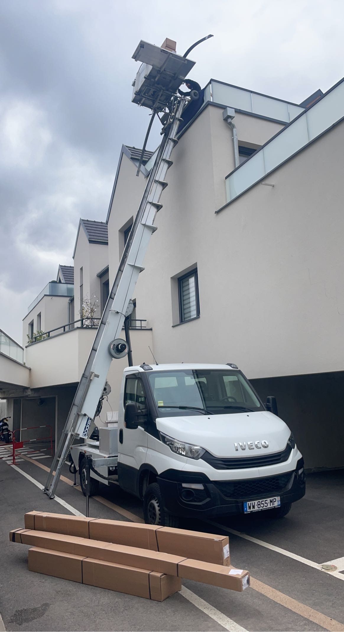 Monte-meuble en intervention pour un déménagement