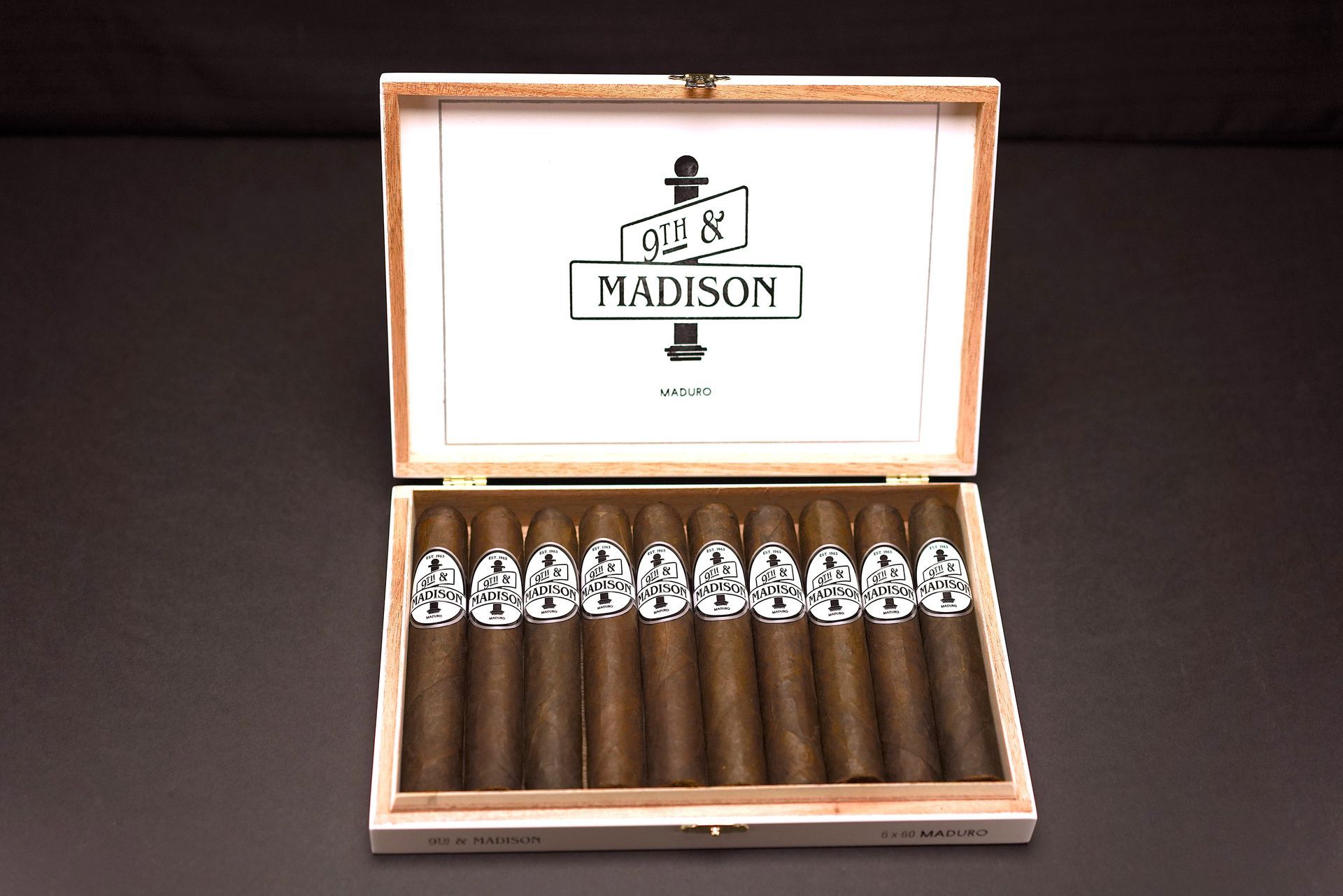 9th and Madison Maduro Grand Toro (6 x 60)
