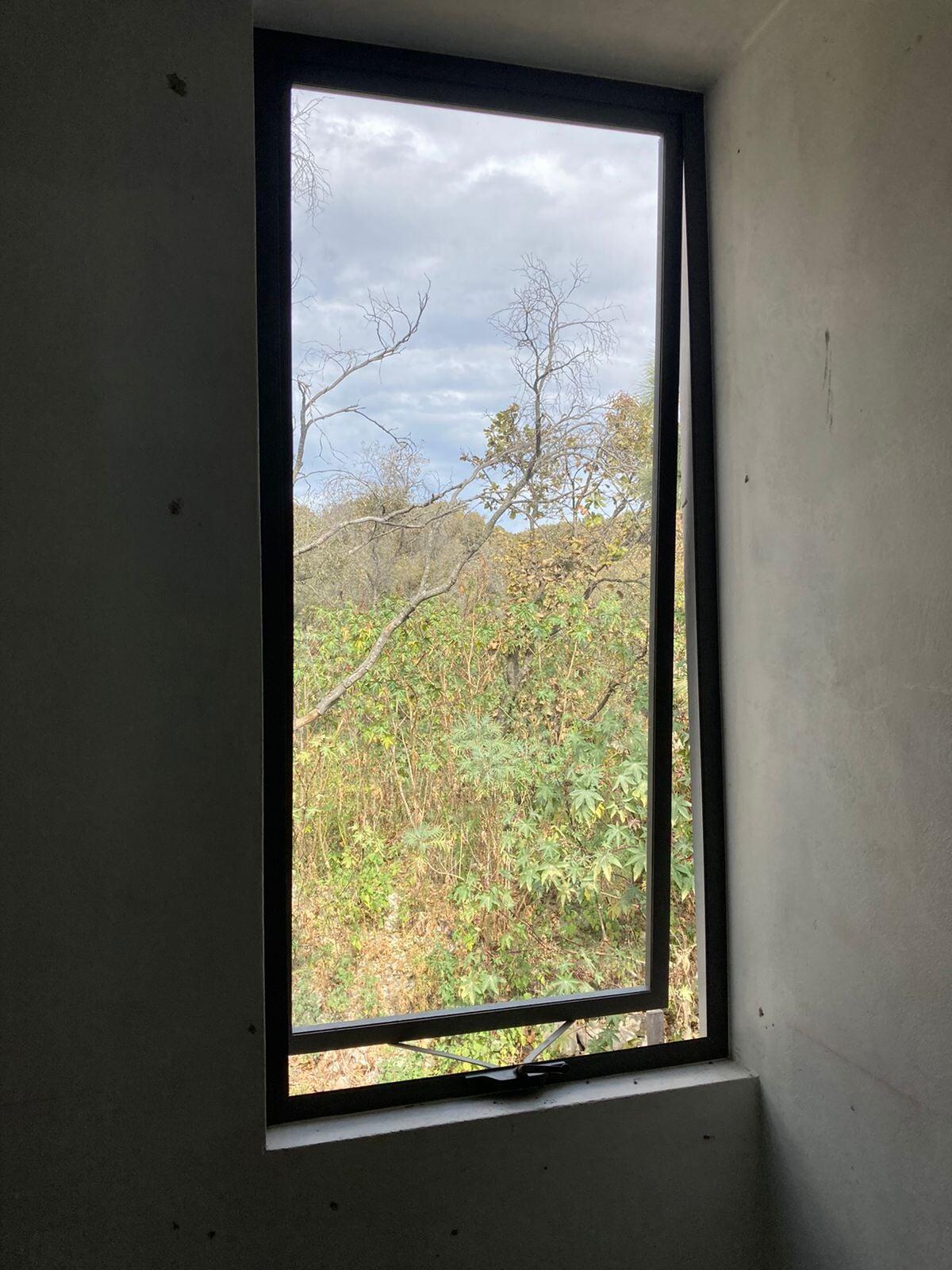 ALUMINIOS Y VIDRIOS LAS ÁGUILAS - VENTANAS PEQUEÑAS