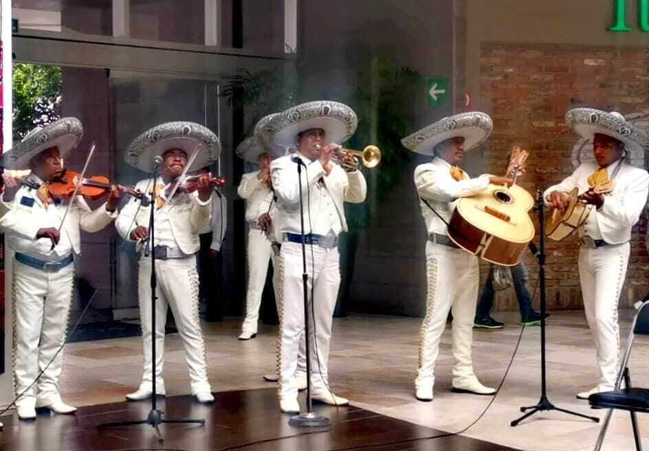 MARIACHI ÁNGELES DE PLATA - Música, baile, diversión y alegría