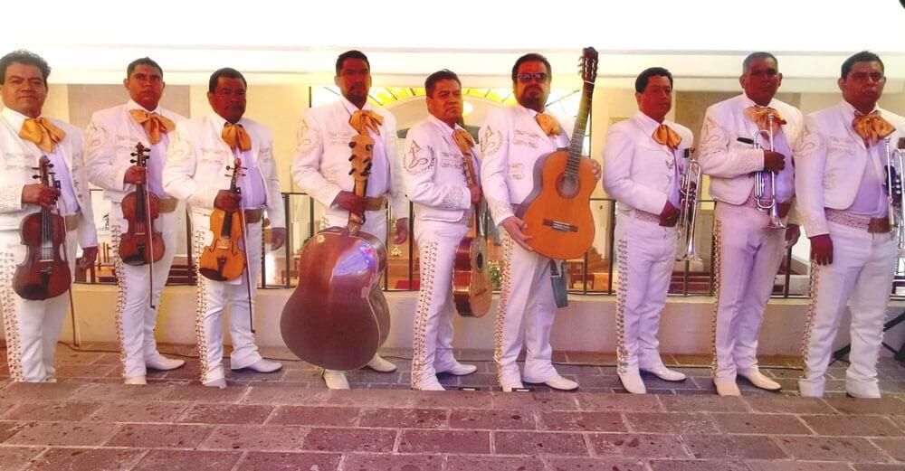 MARIACHI ÁNGELES DE PLATA - Servicio de mariachis para serenetas