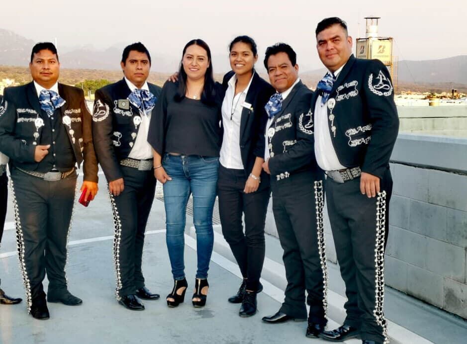 MARIACHI ÁNGELES DE PLATA - Cumpleaños