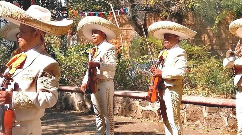 MARIACHI ÁNGELES DE PLATA
